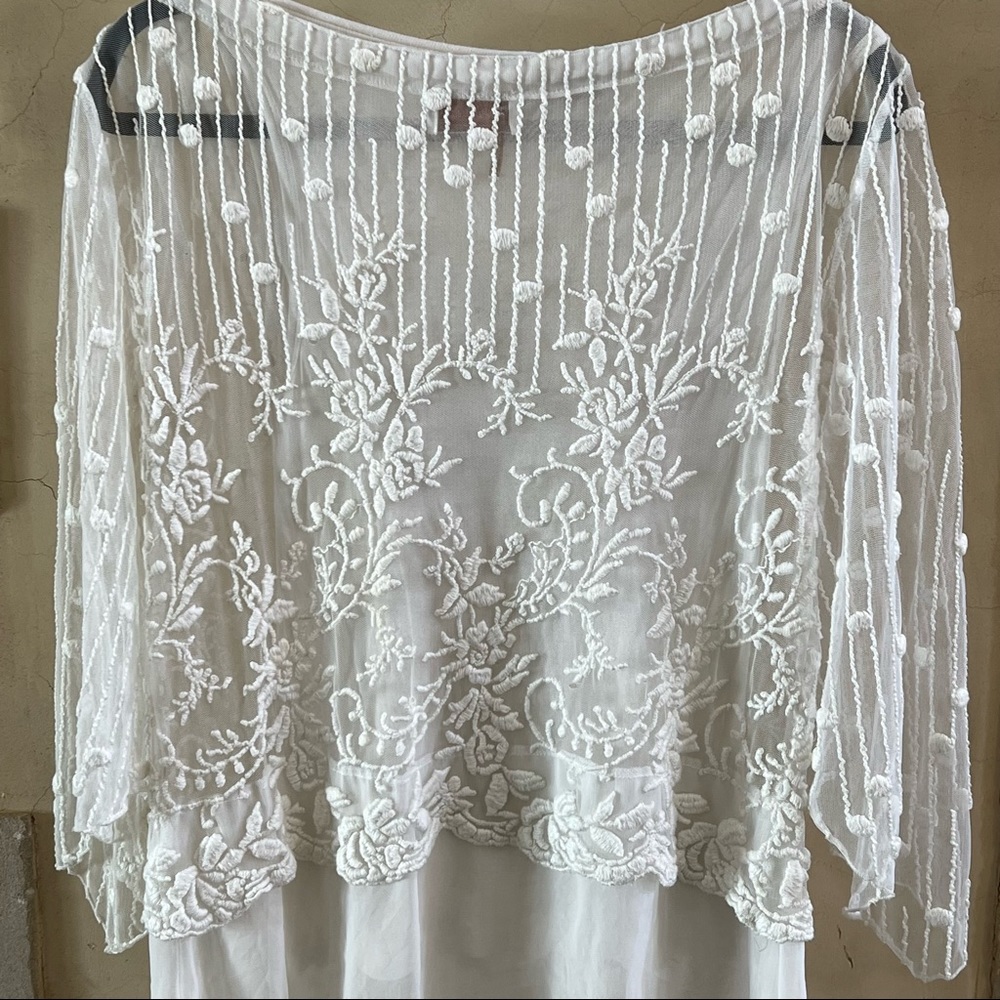 Embroidered 2 in 1 blouse - Picture 7 of 12